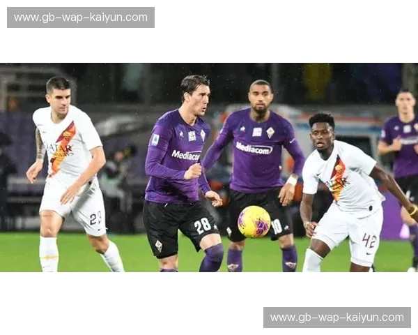 亚平宁的紫色战歌与老妇人的荣耀：佛罗伦萨与尤文图斯，一场跨越时代的足球史诗